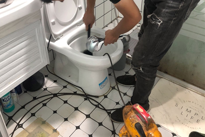 南川马桶堵塞自己疏通还是找师傅？专业上门服务让你省时更省心